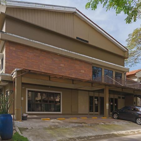 Koolkost Syariah At Taman Simprug Cikarang Hotell Bekasi Exteriör bild
