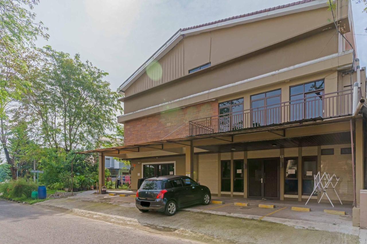 Koolkost Syariah At Taman Simprug Cikarang Hotell Bekasi Exteriör bild